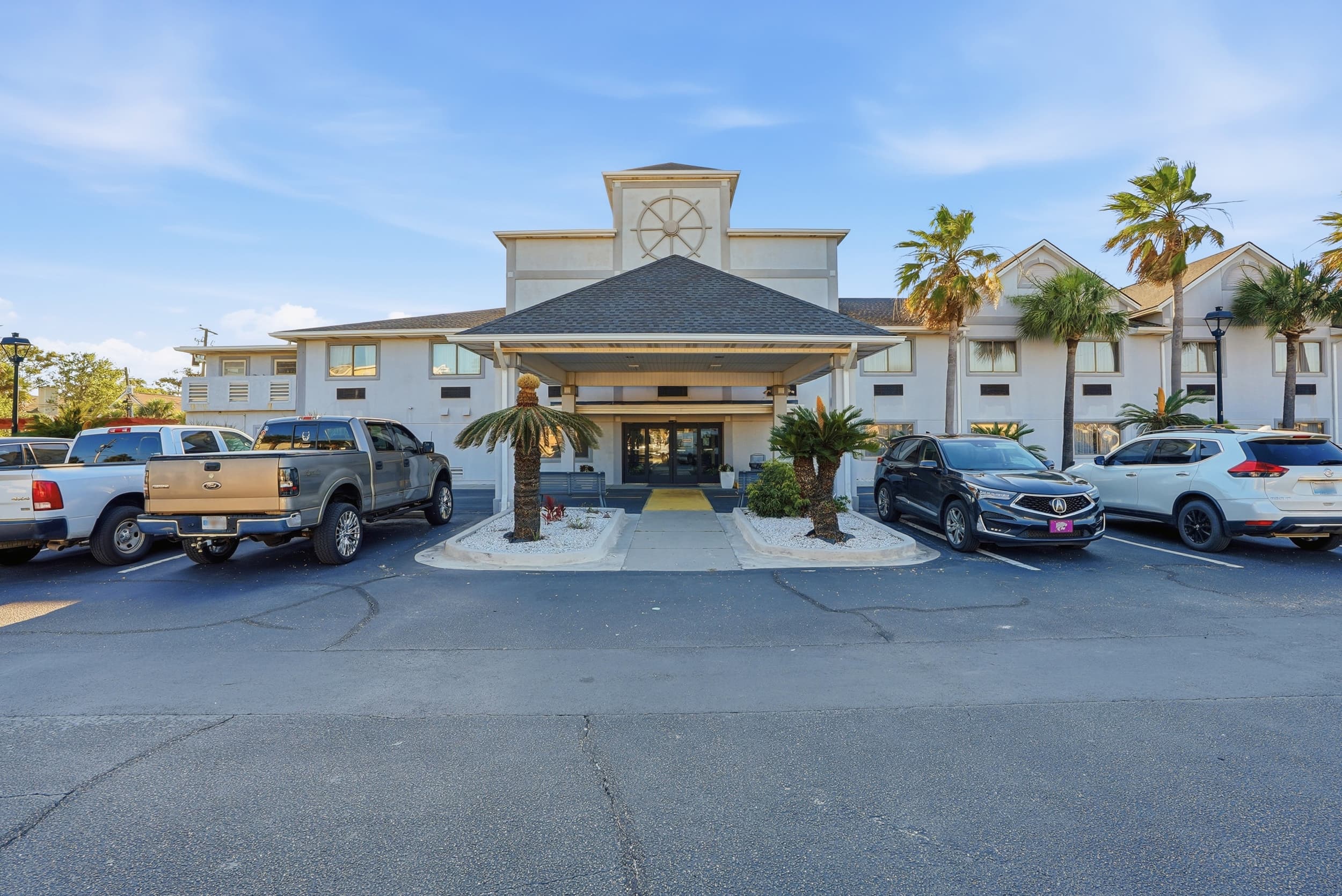 The entrance to Admiral's Inn on Tybee Island